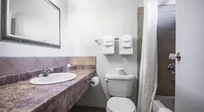 Courtyard Inn Vernon - Image 2