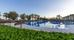 Apartamento con vistas al mar en urbanización de lujo Almerimar - Image 2