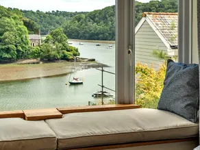 House in Malpas with Creek Views  Hot Tub - Image 3
