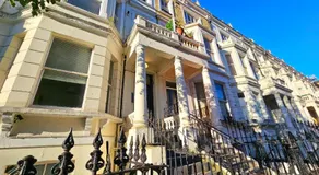 Spacious & Cosy 2 Bedroom Home plus 2 Sofa-beds with Private Entrance and Back Patio, 3 min walk to Earl's Court Station - Image 4