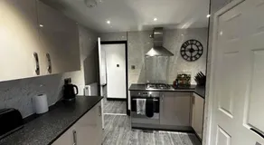 Entire 2 bed modern apartment - Image 2