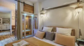 Appart Aix sauna jacuzzi balneo spa privatifs hyper centre historique cour intérieur - Image 2