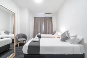Sydney Junction Hotel - Image 2