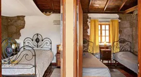 Holiday Home 250 Jahre altes Steinhaus mit zwei Terrassen inmitten einer wunderbaren Naturla by Inte - Image 2