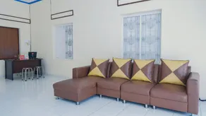 OYO 1190 Griya Soeratin Residence Syariah - Image 2