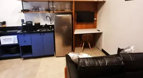 Studio Moderno e Novo - Cozinha Completa, Ar Condicionado e Wifi - Rápido Acesso ao Centro - Image 3