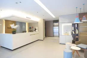 Home Inn Neo Qingdao Zhanqiao Railway Station East Square Metro Station - Image 3