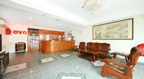 Famous Inn Hotel - Image 2