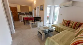 Charmant appartement entièrement équipé avec terrasse | Vue jardin | Proche de la plage - Image 2