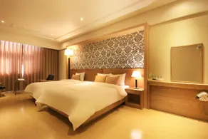 Lake 45 Hotel - Image 2