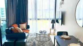 Luxury Sky-High Apartment, Panoramic Views, Walk to Dining & Light Rail, FREE PARKING - Image 2