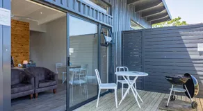 Lagoon View Accommodation - Image 3