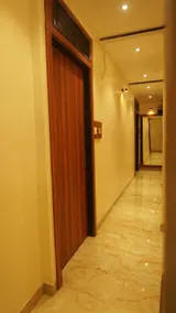 HOTEL ROYAL SUITES - Image 4