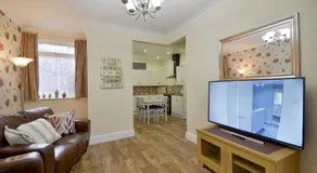 Brightwater Modern Ground Floor, 2 bedroom Apartment, with games, chill out room - Image 2