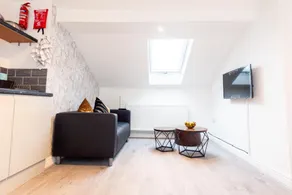 Peach Blossom Loft Studio-Central Location - Image 2
