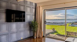 Romantic Seaside Chalet Retreat Solent Breezes - Image 2
