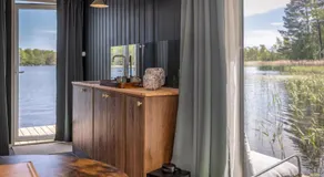 The Floating Lodge - Image 3