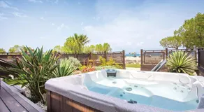 Atlantis Hotel - Image 5