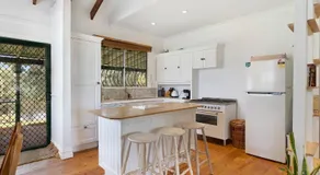 River Cottage, Absolute Waterfront Family and Pet Friendly Escape - Image 3