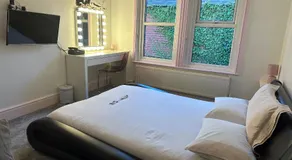 Pink Room - Image 2