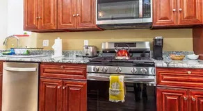 Ground-Level 2B2B Apt in Bryn Mawr w Parking - Image 5