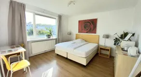 private rooms, free parking, luxury city villa close to the center - Image 2