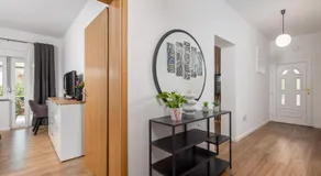 Apartment Flowers - Image 4