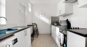 2 Bed Cottage with Garden & Stunning Field Views - Image 2