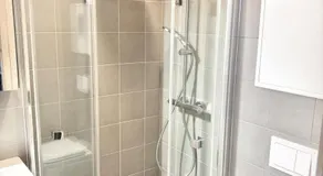 Get-away by the beach! With jacuzzi, 2 bedrooms - Image 2