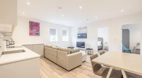 ENTR - Modern Apartments in Windsor - Image 3