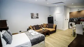 Cozy Heathrow Annex  E2M Stays - Image 3