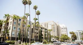 Seaside Bliss -Downtown! Beach! ConvCenter! Bikes! - Image 3
