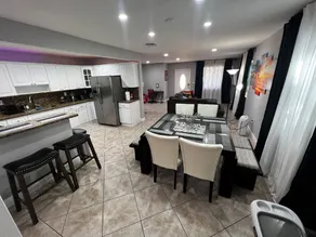 Unique Escape GameRoom! Bar, BBQ, Spacious, and Near Beach - Image 2