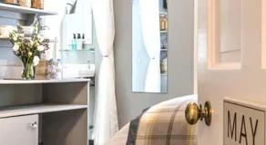 April House Weybridge - Boutique Guesthouse - Image 3