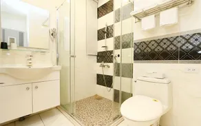 Yapo Bed and Breakfast - Image 4