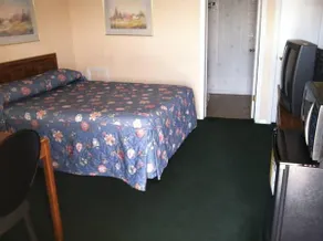 Brooks Motel - Image 4