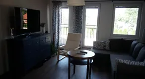 Walnut apartment with sauna and pond - Image 2