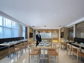 Vienna International Hotel Zhejiang Jiaxing Nanhu Wanda Plaza - Image 3
