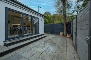 Modern Comfort 2-Bedroom, 2-Bathroom House - Image 4
