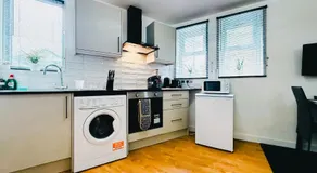 Chic Studio, Free parking, Sleeps 2 - Image 2