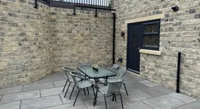 Newly constructed 3 bed town house next to the canal with Private Car Park - Image 5