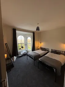 Victoria Cottage Seaside - Spacious 4-BR in Bognor Regis,close to Beachfront & 2 minutes from Butlins Holiday Camp,contractor friendly, families, business travellers - Image 3
