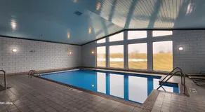 The Oasis Hotel & Bar - Image 2