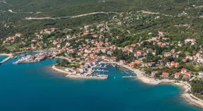 House with sea view and garden in Nerezine - Image 2