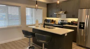 Modern Town House, 3-Bedrooms Home private parking - Image 2