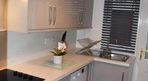 Kelpies Serviced Apartments- Cromwell Apt - Image 3