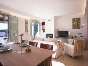 Sunny Terrace Apartment - Image 2