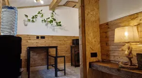 Two-Bedroom Cosy Country Lodge with Private Patio - Image 3