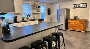 Bright 2-Bedroom Apartment in Federal Hill with Parking, Walk to Atwells Ave - Image 2