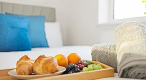 3 Bed & Sleeps 8, Free Parking - 15 mins from Tottenham Stadium By Stay Aura Holiday Lets London - Image 4
